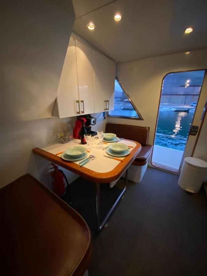 Amazing Boat To Sleep In Barcelona Hotell Sant Adrià de Besòs Exteriör bild