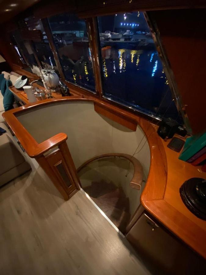 Amazing Boat To Sleep In Barcelona Hotell Sant Adrià de Besòs Exteriör bild