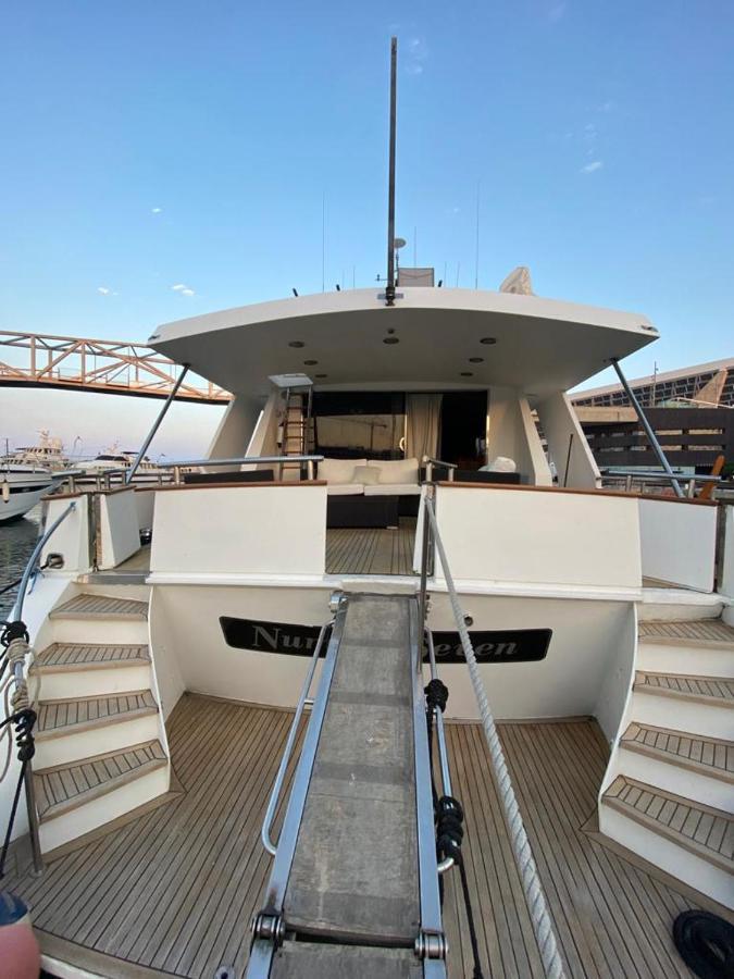 Amazing Boat To Sleep In Barcelona Hotell Sant Adrià de Besòs Exteriör bild