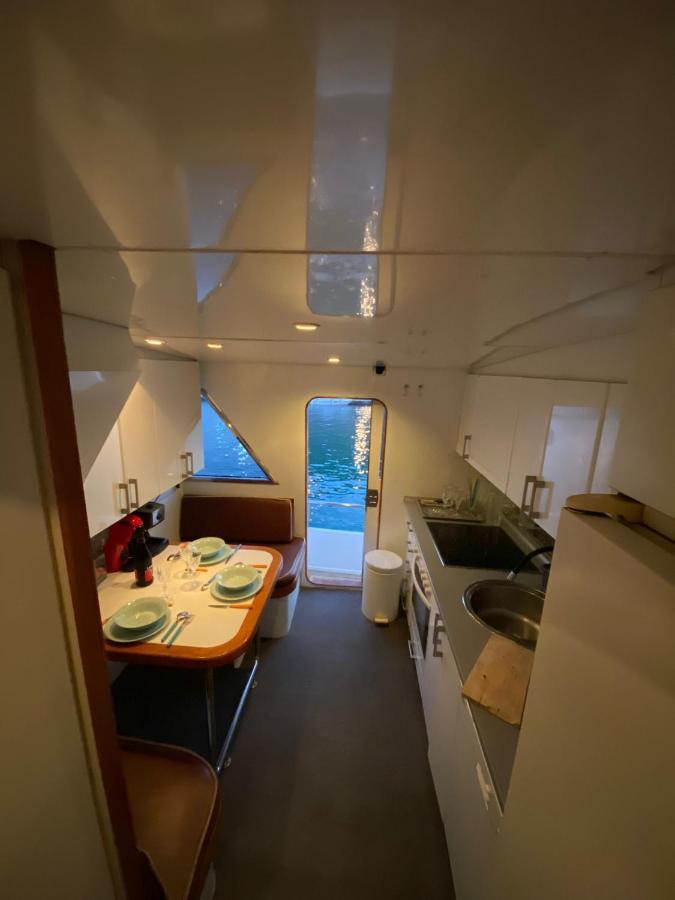 Amazing Boat To Sleep In Barcelona Hotell Sant Adrià de Besòs Exteriör bild