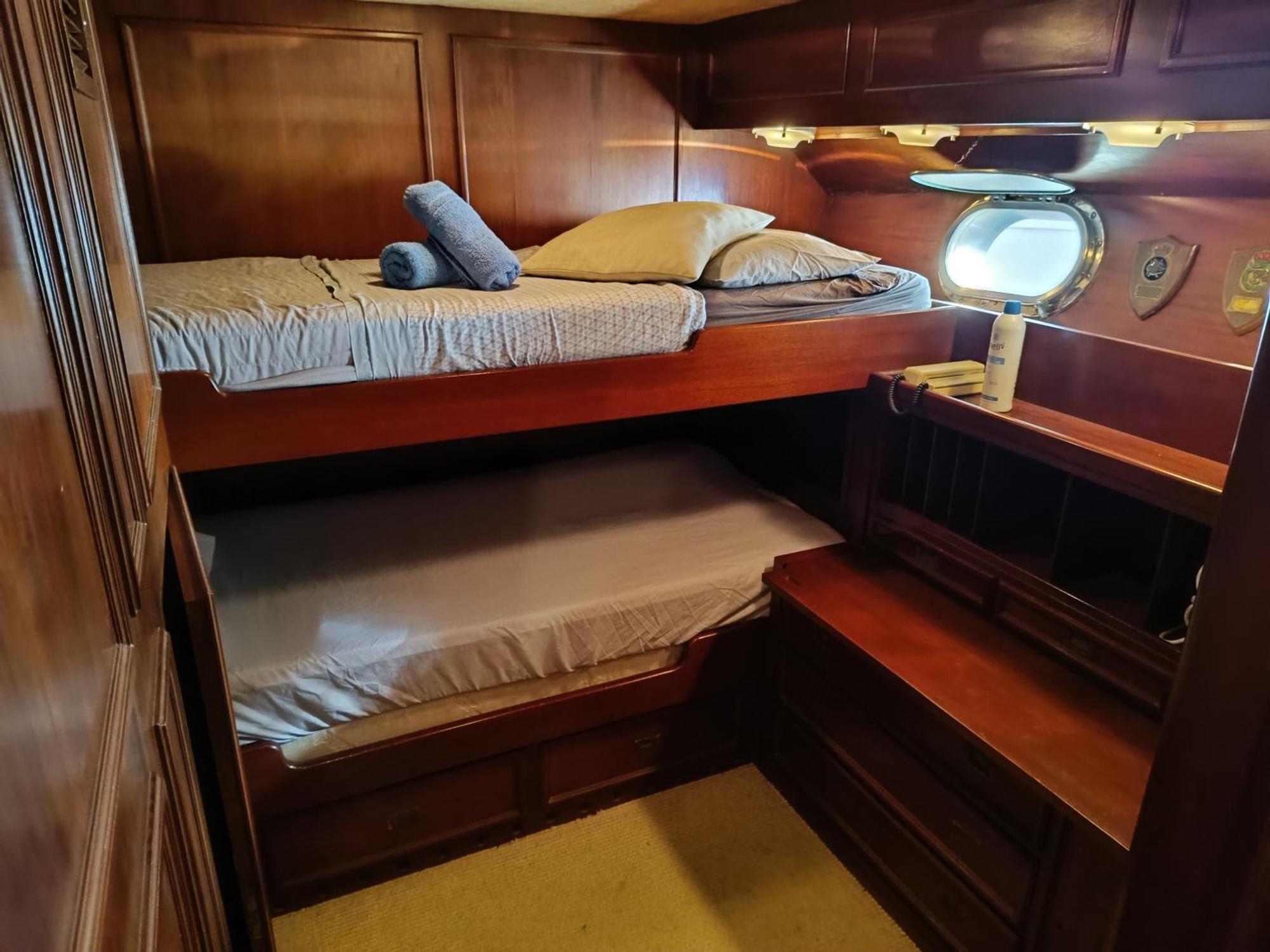 Amazing Boat To Sleep In Barcelona Hotell Sant Adrià de Besòs Exteriör bild