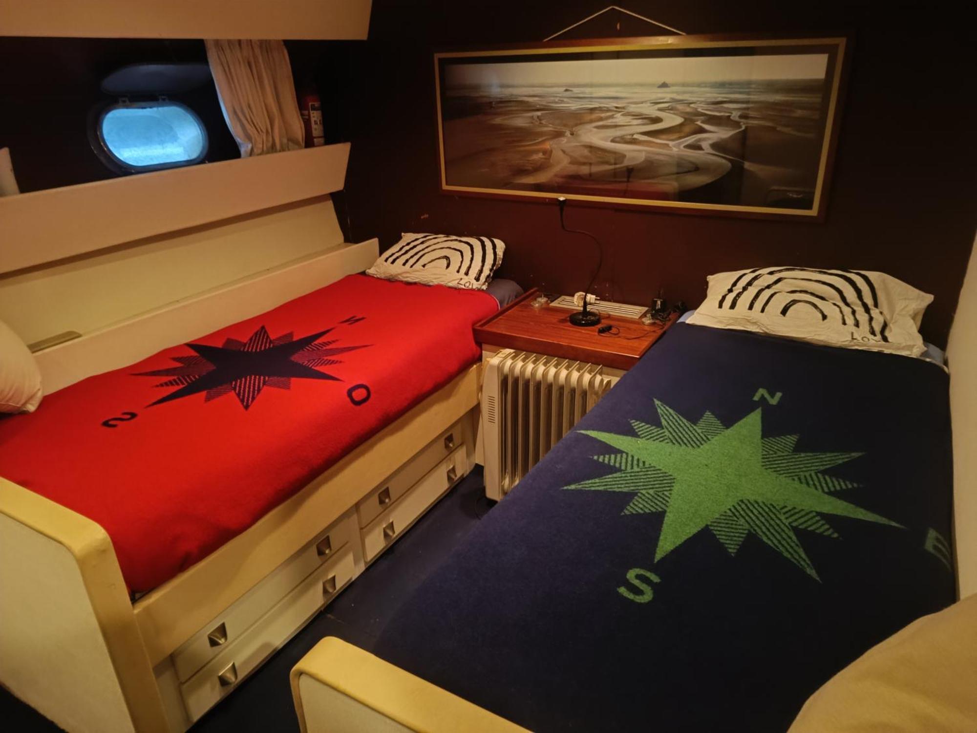 Amazing Boat To Sleep In Barcelona Hotell Sant Adrià de Besòs Exteriör bild